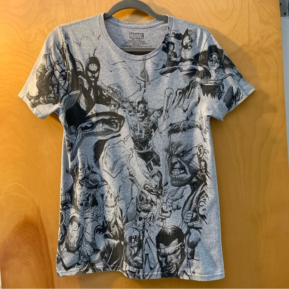 🔥5/$20🔥 “Marvel Comics” Superheros Gray Tee size M - Picture 2 of 7